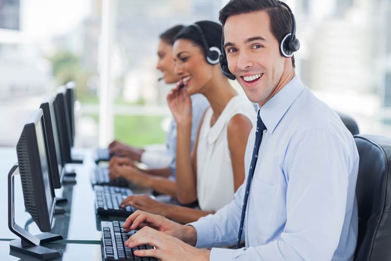 Das Callcenter Team in Berlin beim Telefonieren