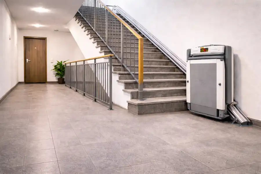 Treppenlift an einer Innentreppe in Niedersachsen