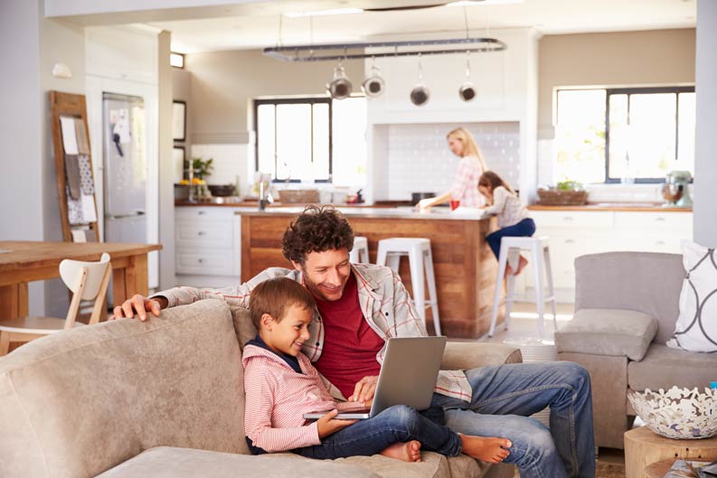 Infrarotheizung im Wohnraum mit Familie