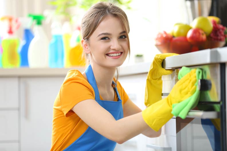 In der Wohnung ist die Reinigung von Küche und Bad besonders wichtig