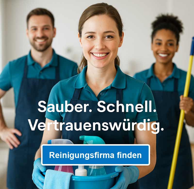 Lächelndes Reinigungsteam in moderner Umgebung – Reinigungsfirma finden